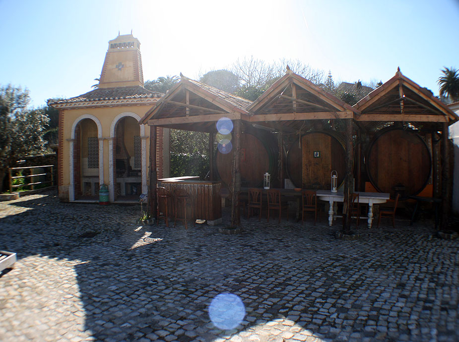 community barbeque and al fresco dining area
