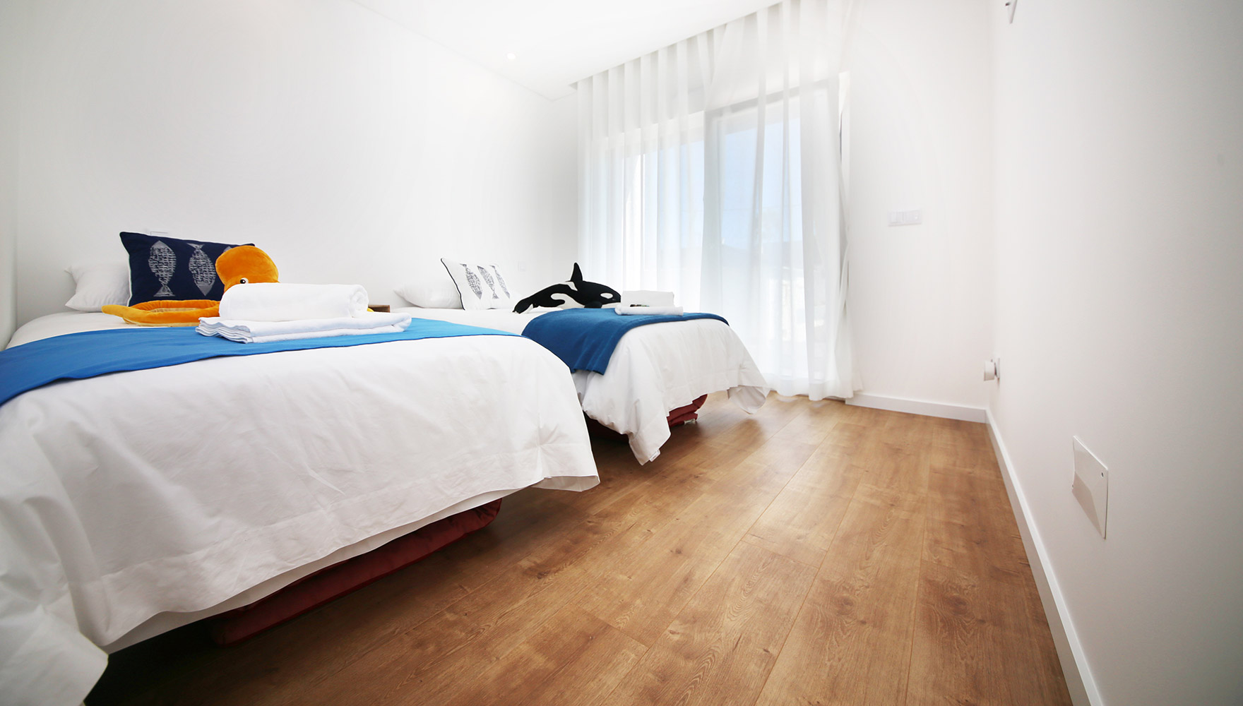 bedroom with single beds